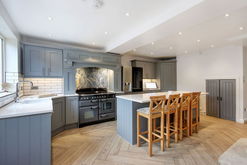 Property photo 2 of 53