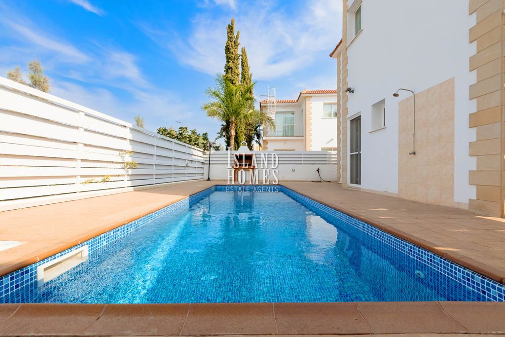 Property photo 2 of 38