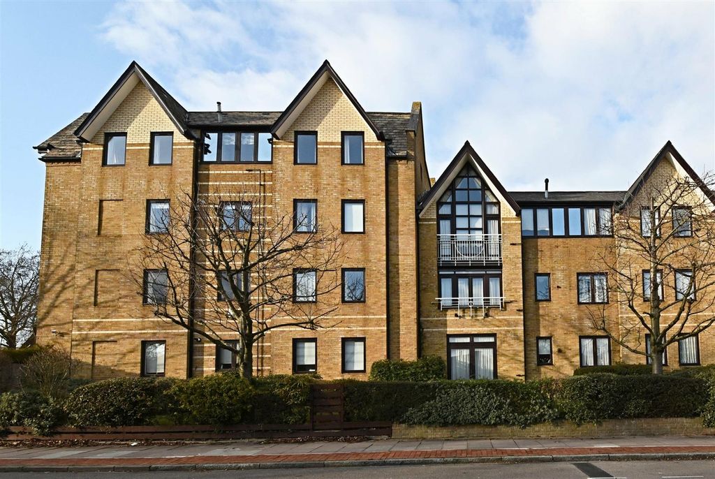 Property photo 3 of 11