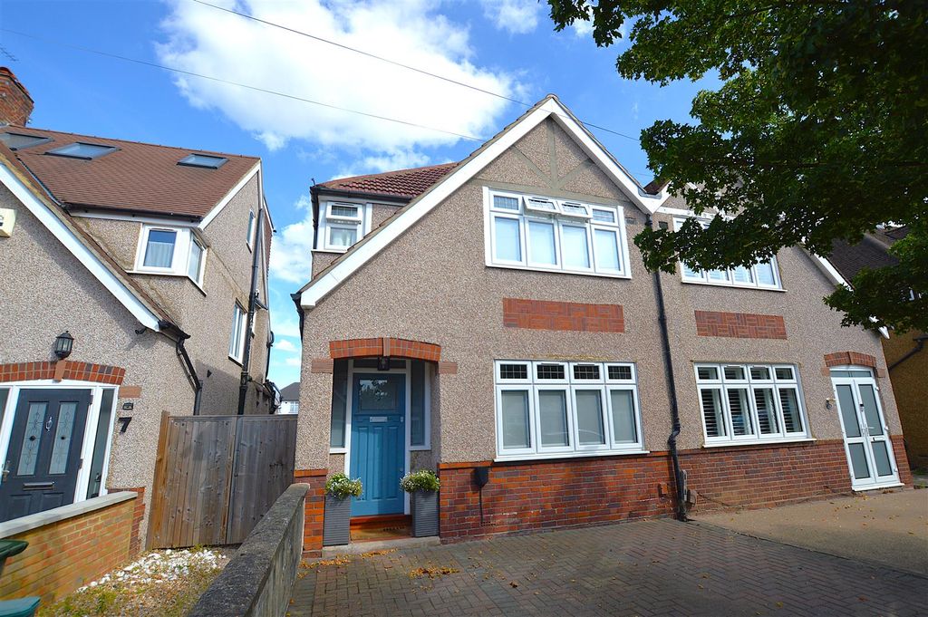 Property photo 1 of 19 9 Rydal Gardens Front.Jpg