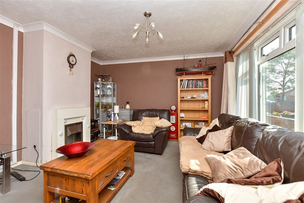 Property photo 3 of 8 Lounge