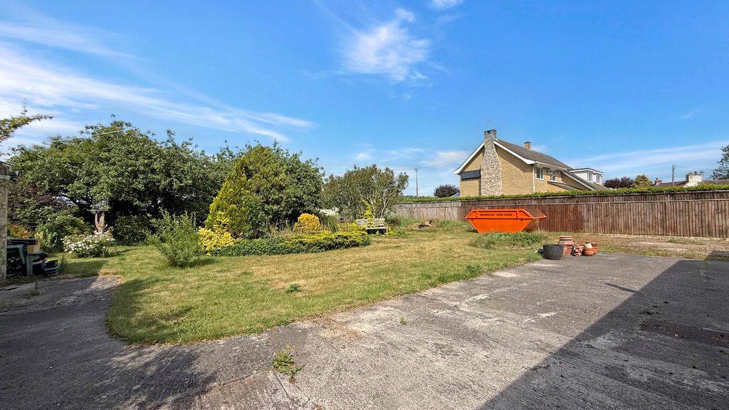 Property photo 2 of 15 Garden