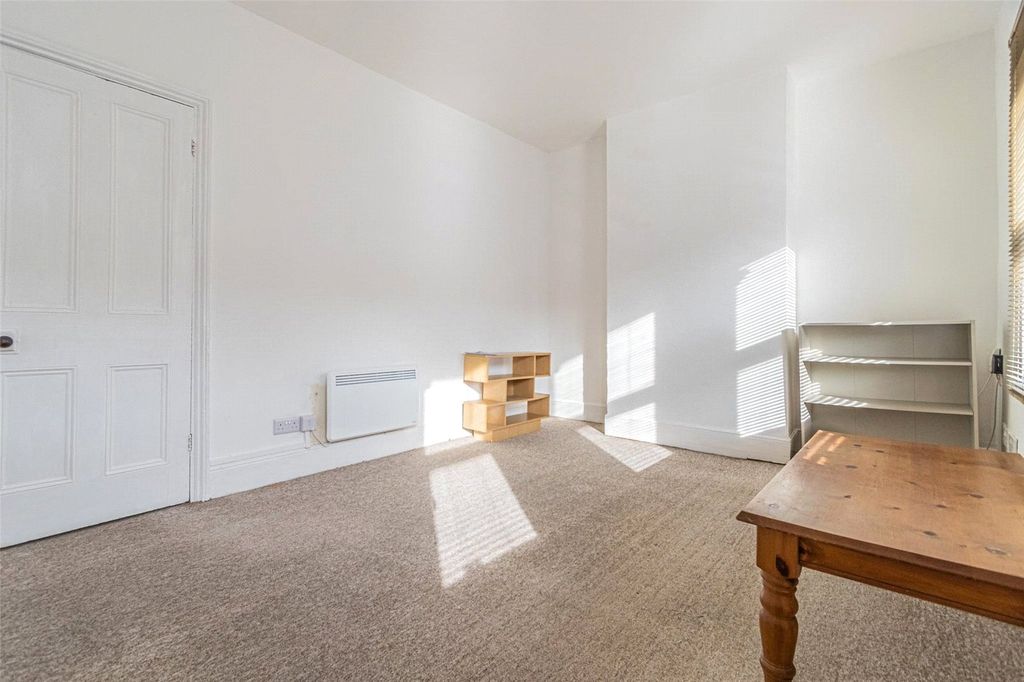 Property photo 3 of 12 Picture No. 18