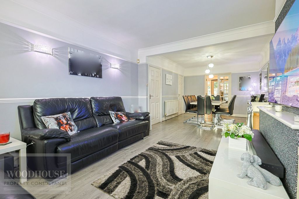 Property photo 3 of 35