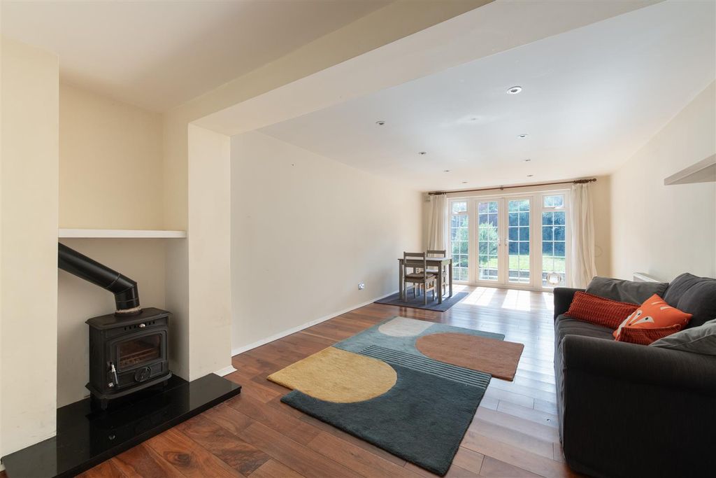 Property photo 3 of 17 Chase Road 9.Jpg