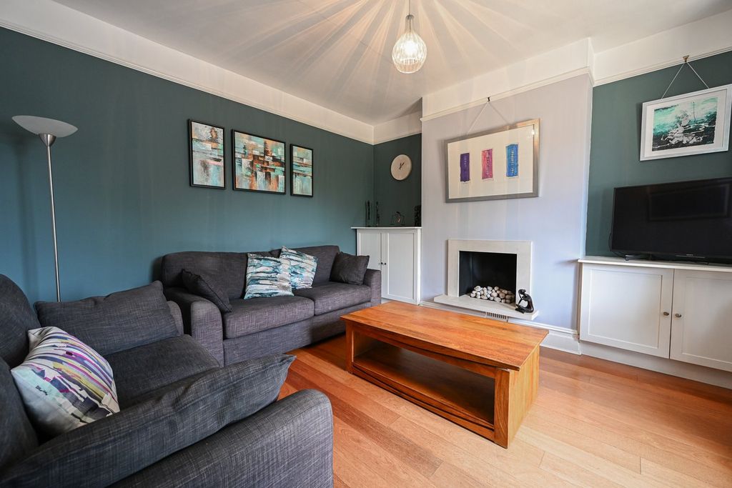 Property photo 2 of 17