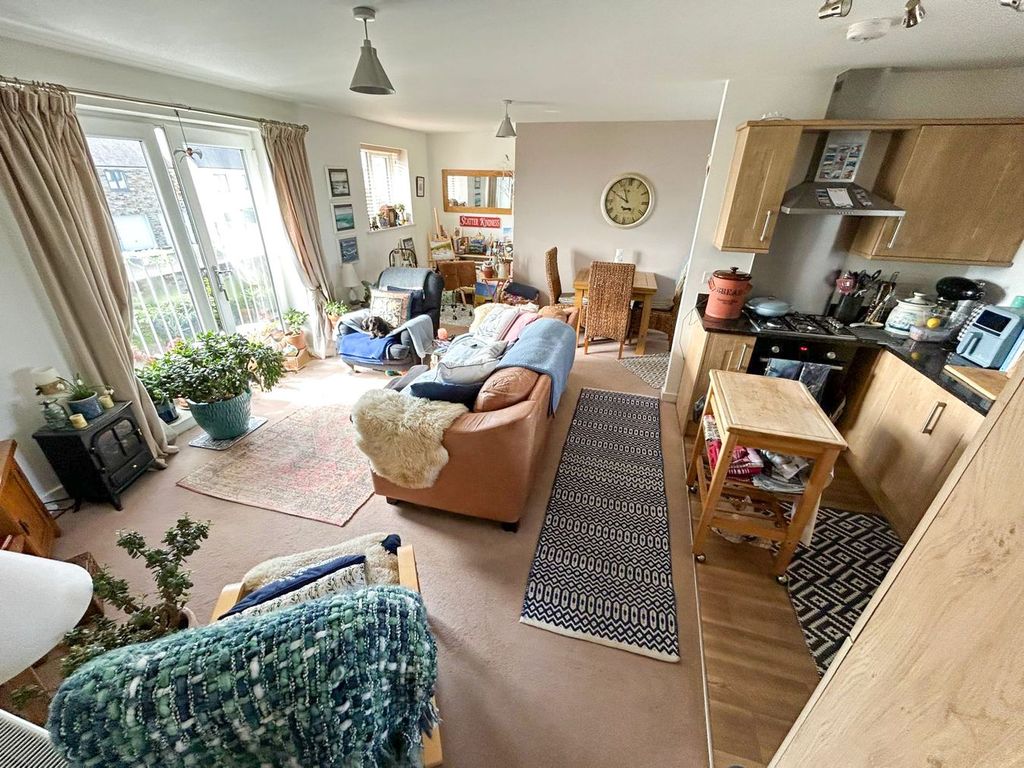 Property photo 3 of 24
