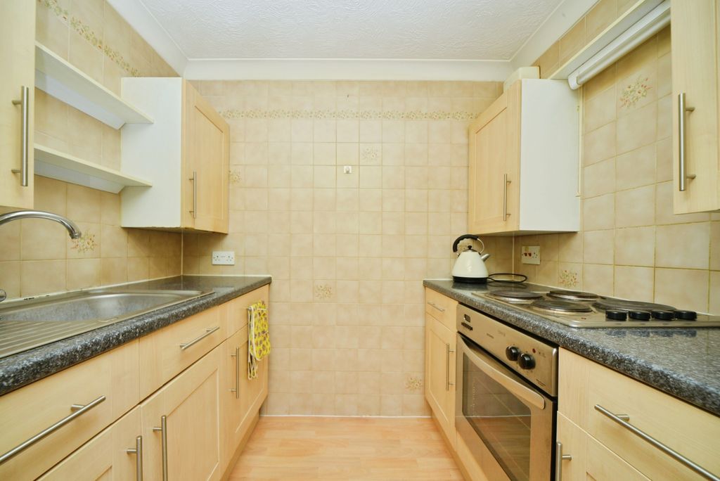 Property photo 3 of 10 Kitchen