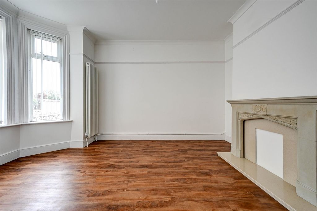 Property photo 2 of 18 Lounge.Jpg