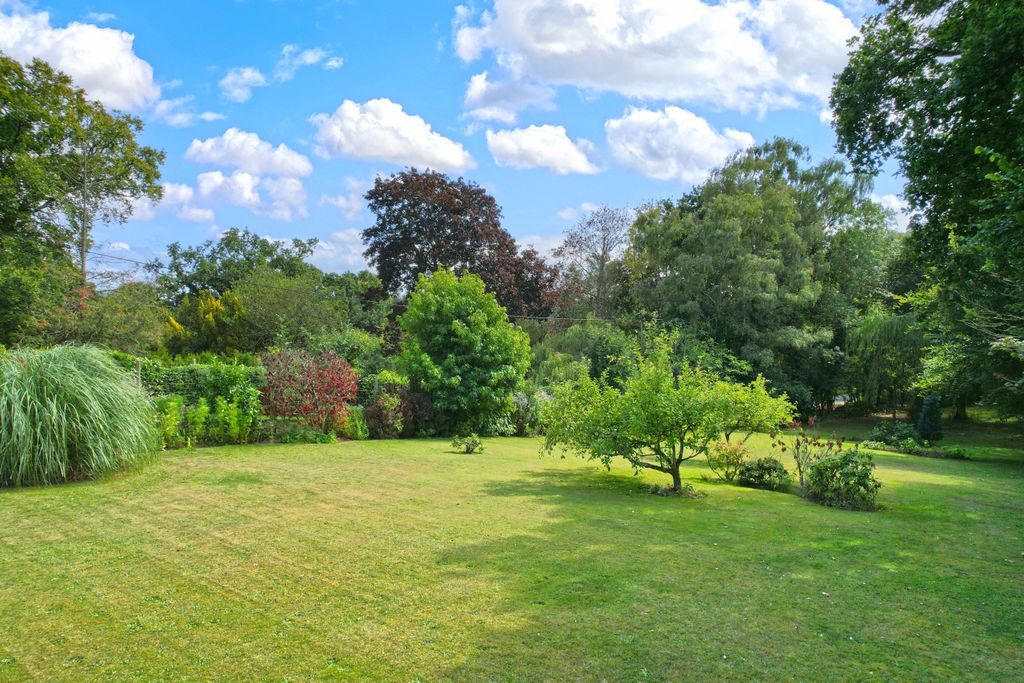 Property photo 3 of 21 Garden