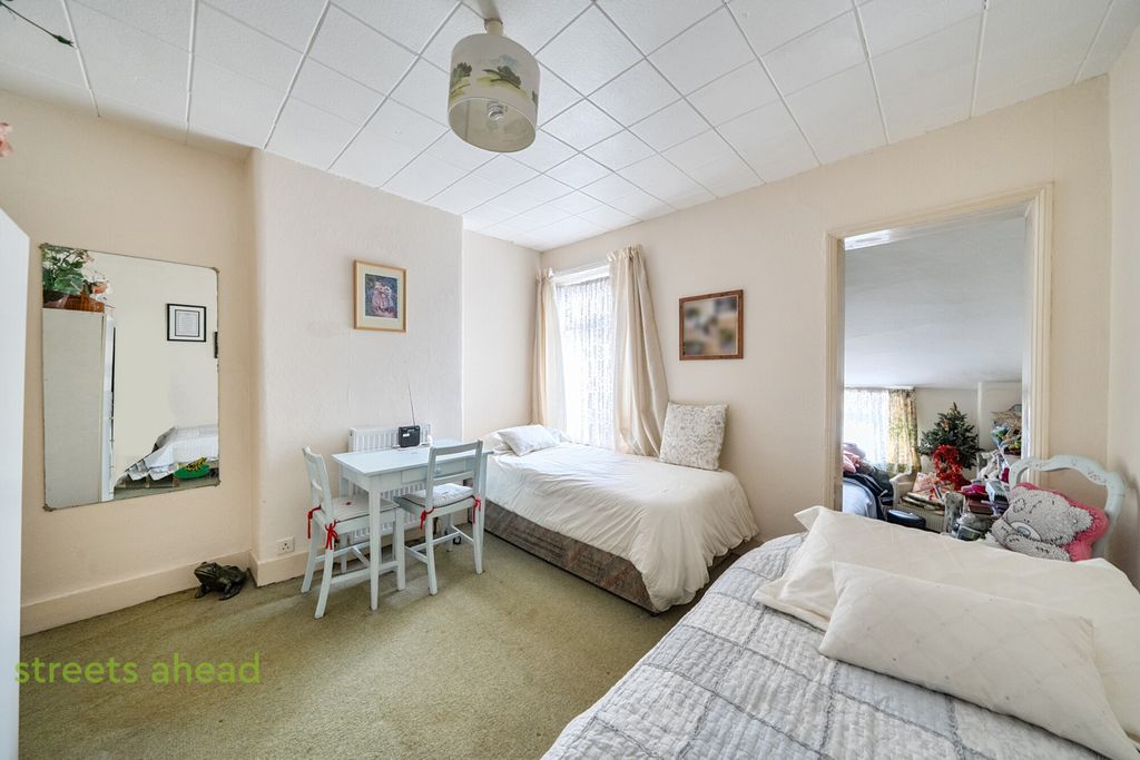 Property photo 2 of 16 c23Df99F-1148-4Bf...