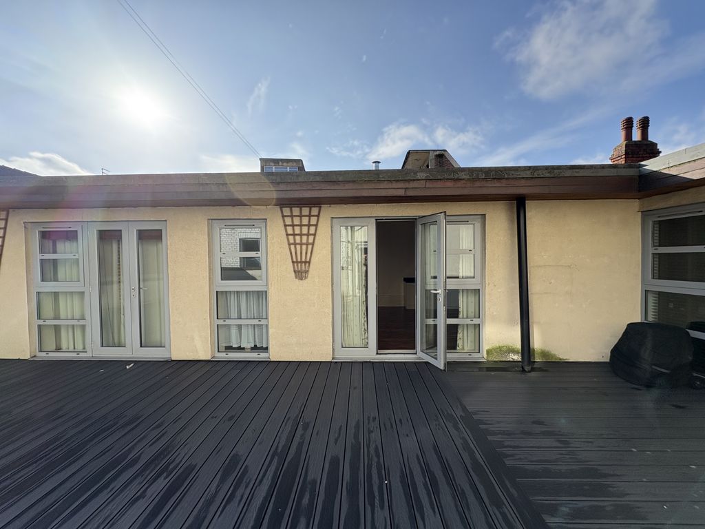 Property photo 2 of 12 Gallery