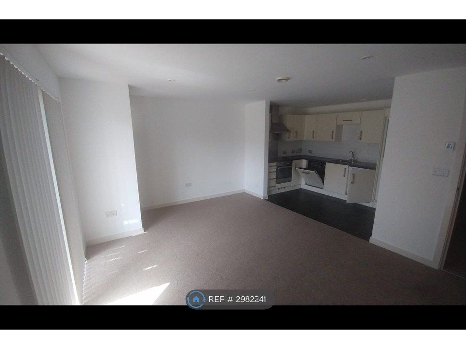 Property photo 3 of 18 Living/Kitchen Space