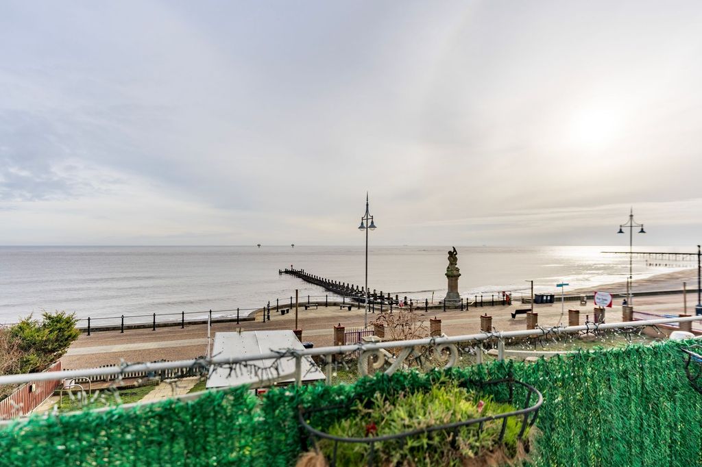 Property photo 2 of 27