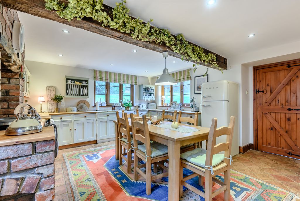 Property photo 2 of 33