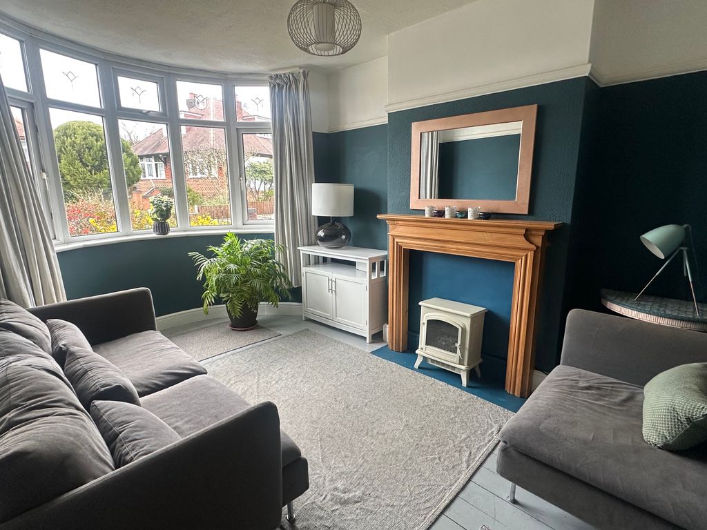 Property photo 2 of 17 Lounge