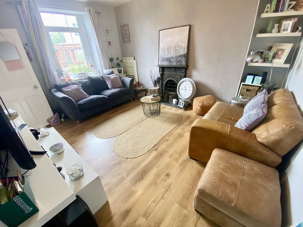 Property photo 2 of 14 Lounge