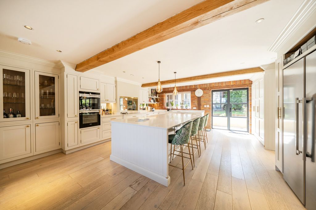 Property photo 2 of 37 1454878-13-6A1069...