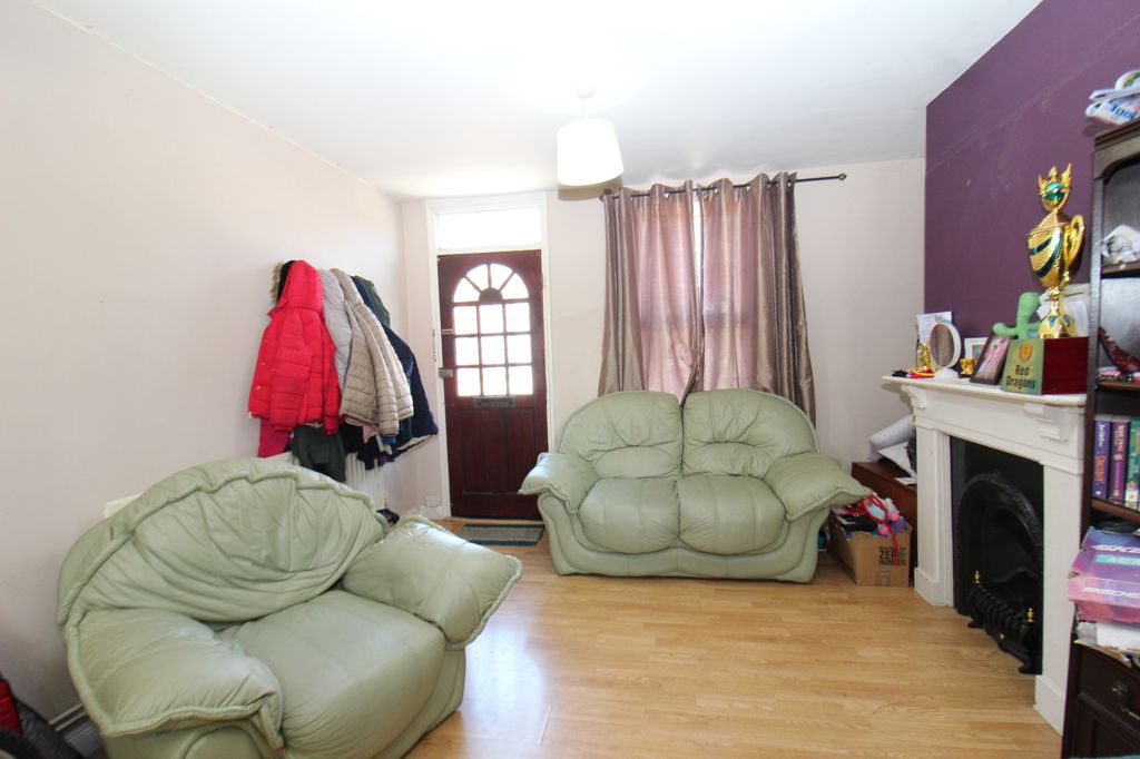 Property photo 3 of 6
