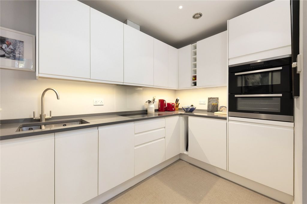 Property photo 3 of 14 Kitchen
