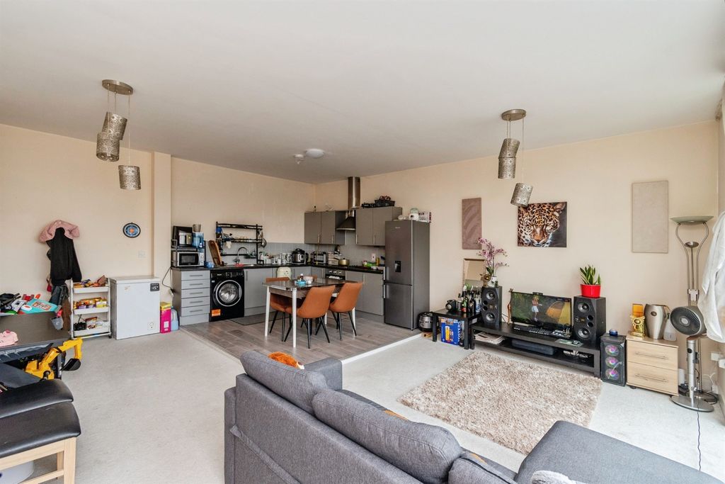 Property photo 3 of 12