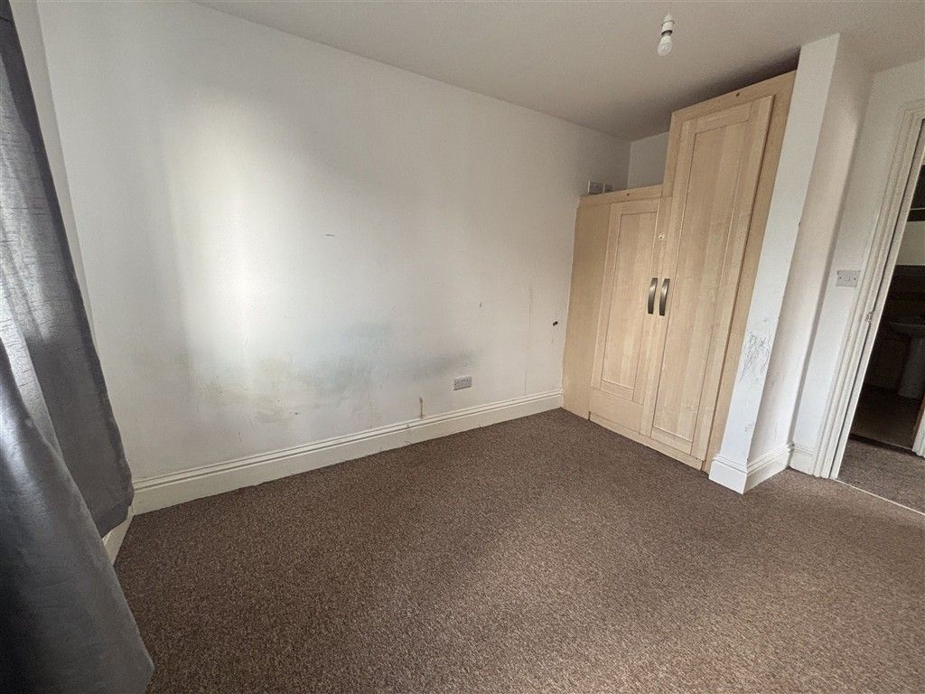 Property photo 3 of 6 Bedroom