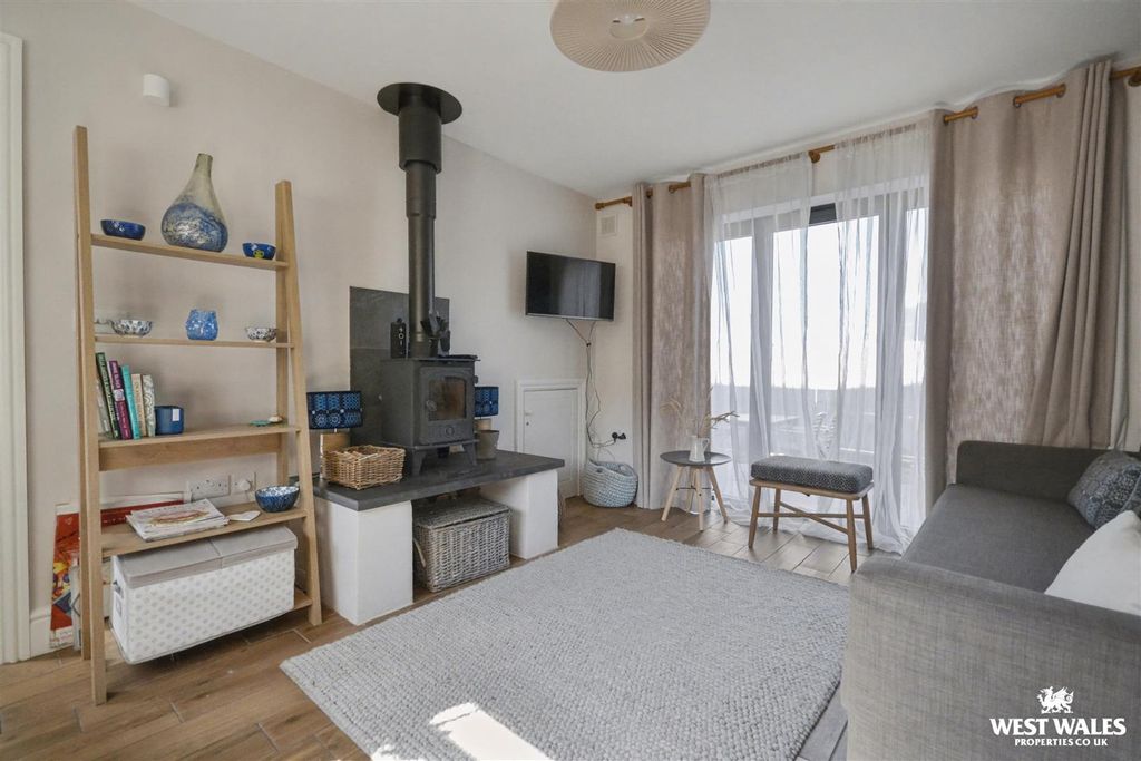 Property photo 3 of 24 Living Room