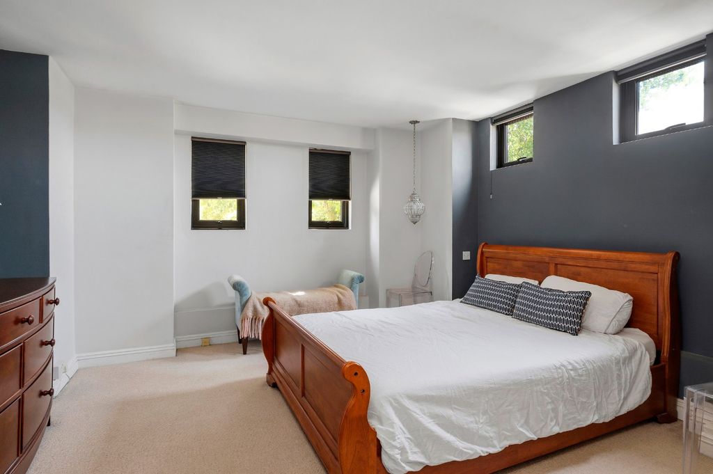 Property photo 3 of 26 Bedroom