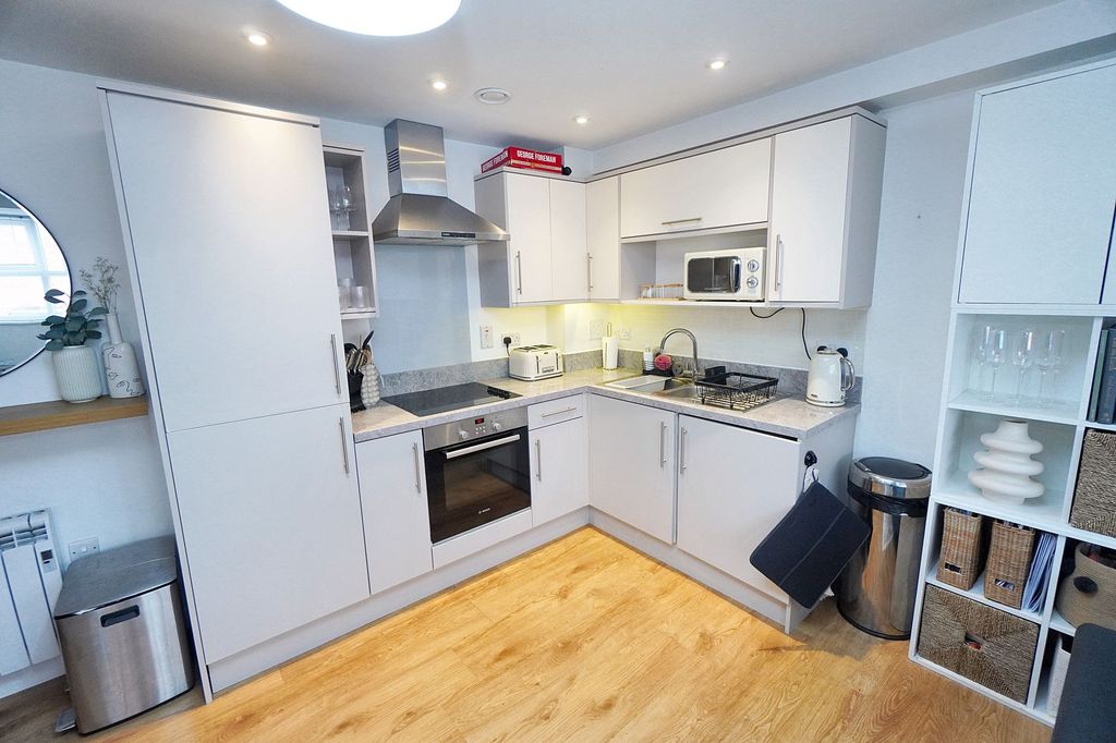 Property photo 2 of 9 Photo 8