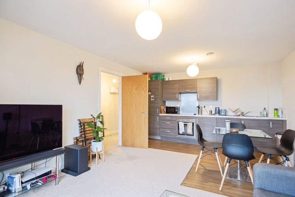 Property photo 2 of 11 Pbox-Img.Jpg