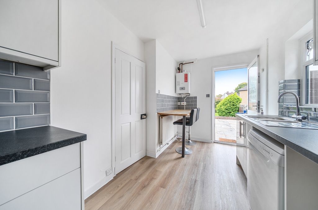 Property photo 2 of 16 1364564-11-68E8E0...