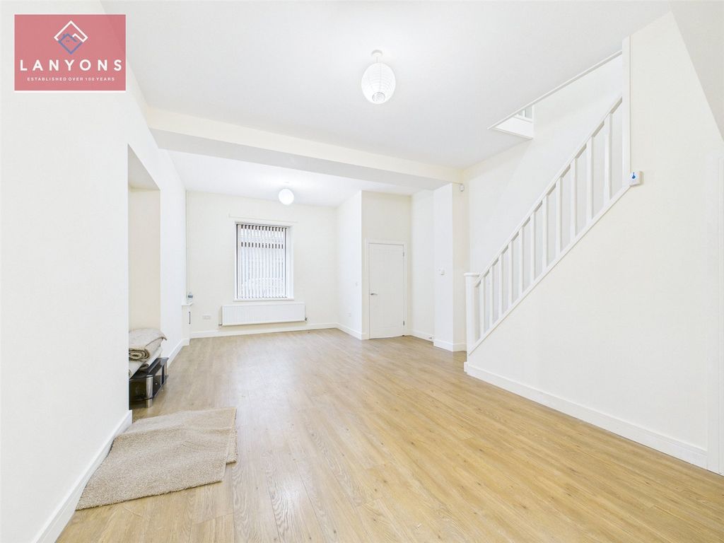 Property photo 3 of 17 Picture No. 02