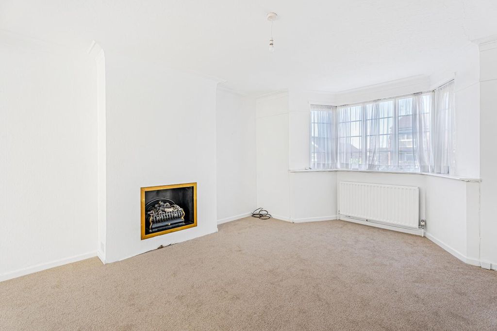 Property photo 2 of 22 Living Room