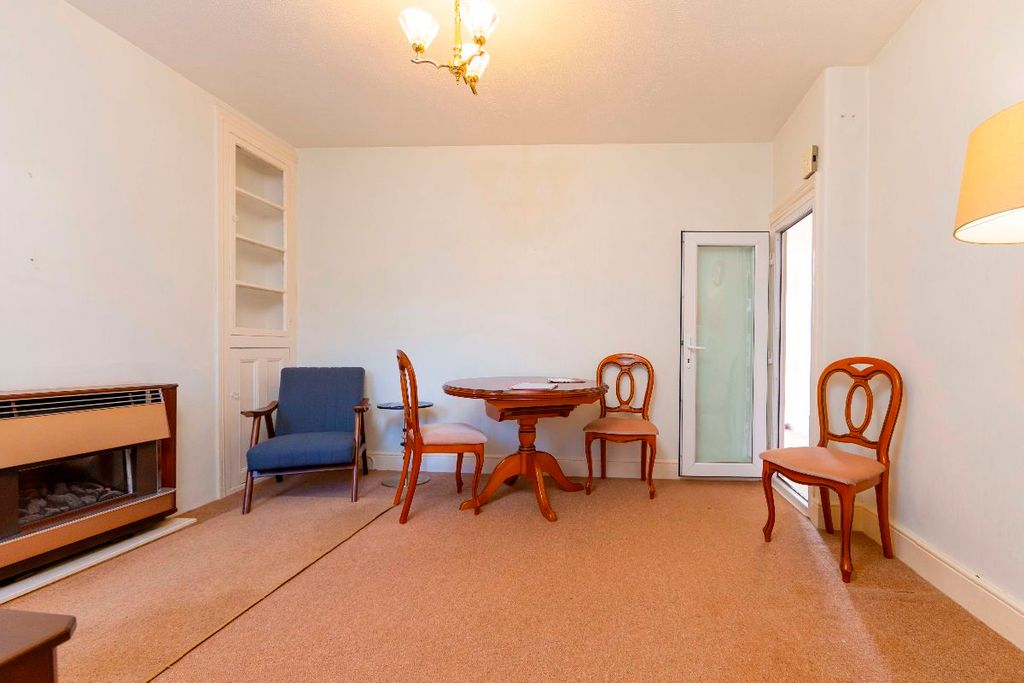 Property photo 3 of 25