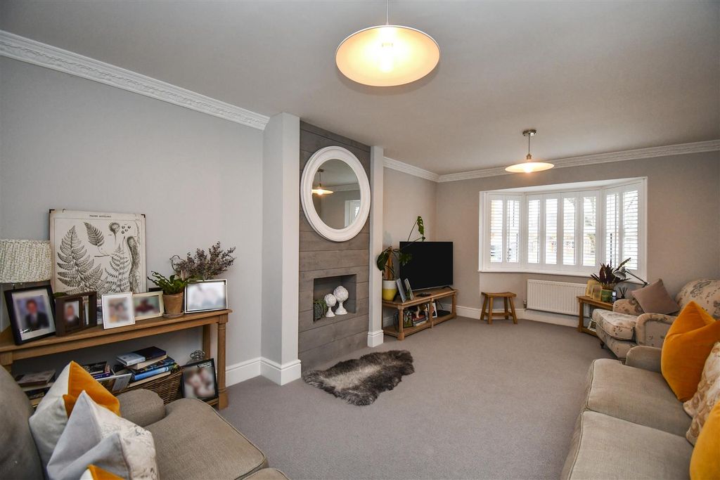 Property photo 2 of 21 Lounge