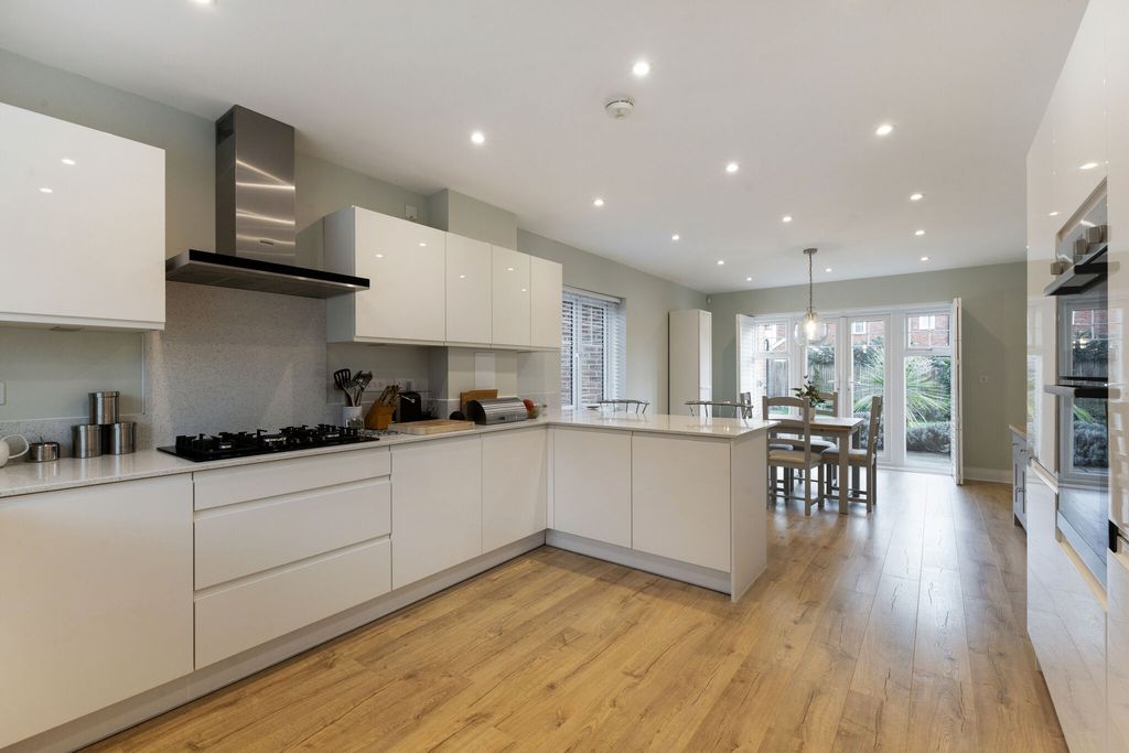 Property photo 2 of 16