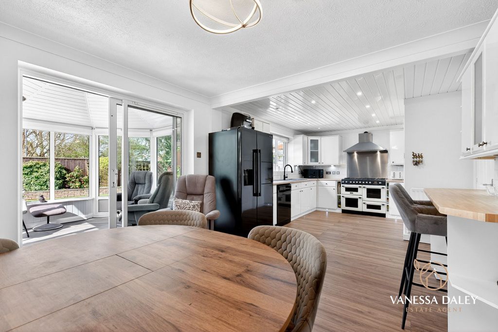 Property photo 3 of 45