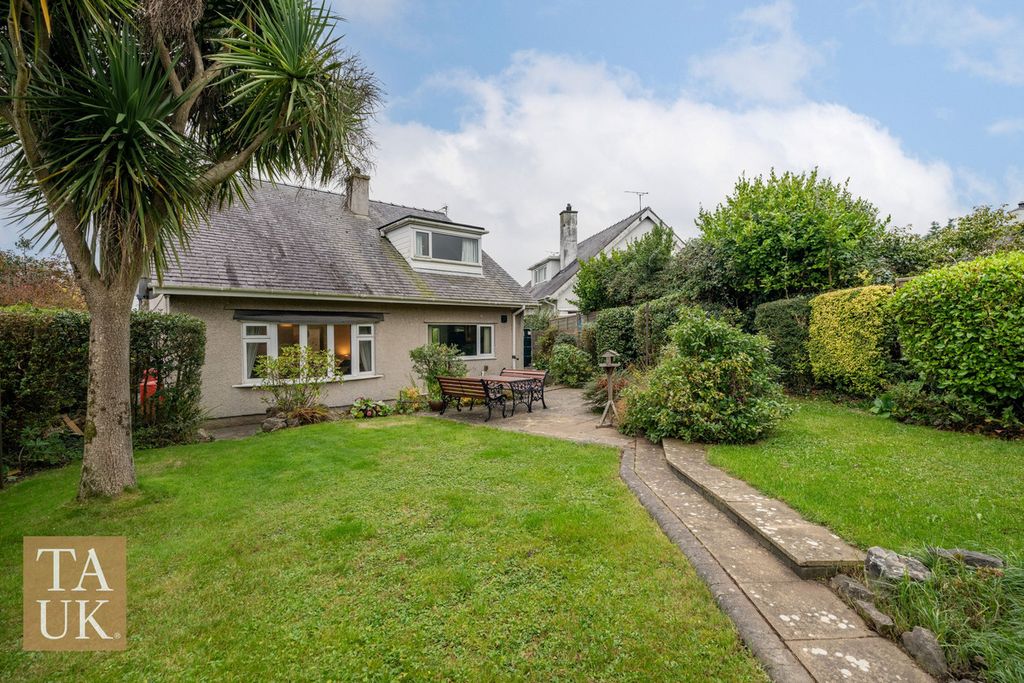 Property photo 3 of 17