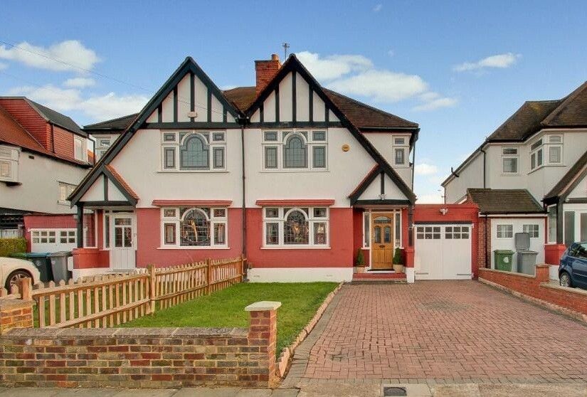 Property photo 1 of 12 Exceptional Family Home With Expansive South-Facing Garden
