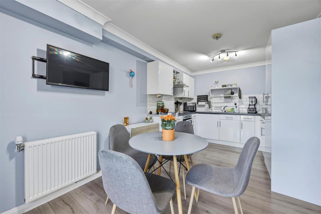 Property photo 3 of 15 04-0-1_1_Niven_Street_Glasgow_004.Jpg