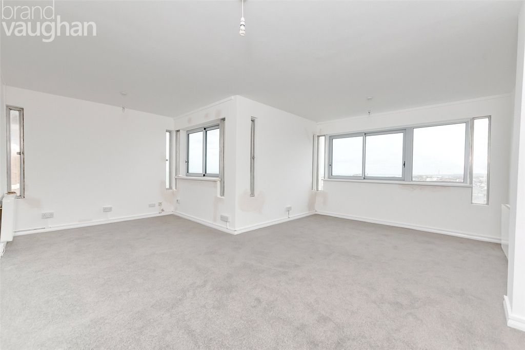 Property photo 2 of 9 Lounge