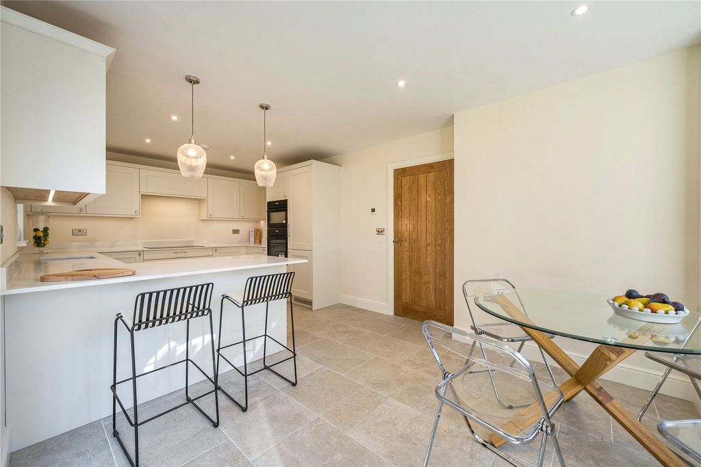 Property photo 3 of 17 Kitchen/Dining