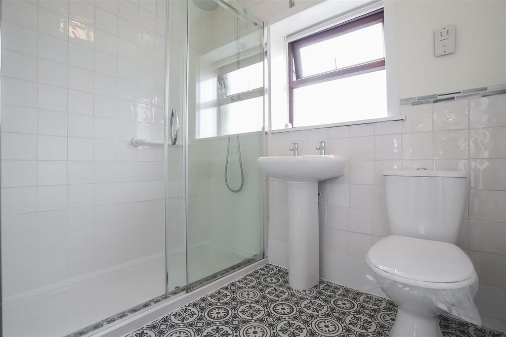 Property photo 2 of 30