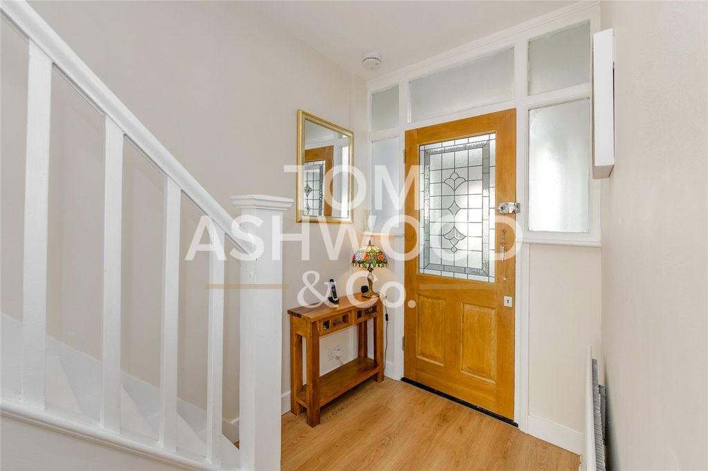 Property photo 2 of 16 Entrance Hall