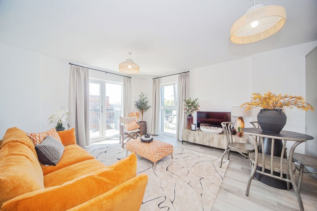 Property photo 2 of 20 Pbox-Img.Jpg