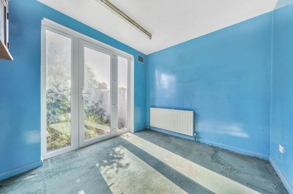 Property photo 3 of 12 Davidson Frost-Wellings, Dfw, Anmersh Grove, Stanm