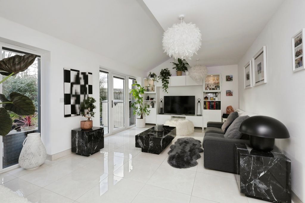 Property photo 2 of 18 Pbox-Img.Jpg