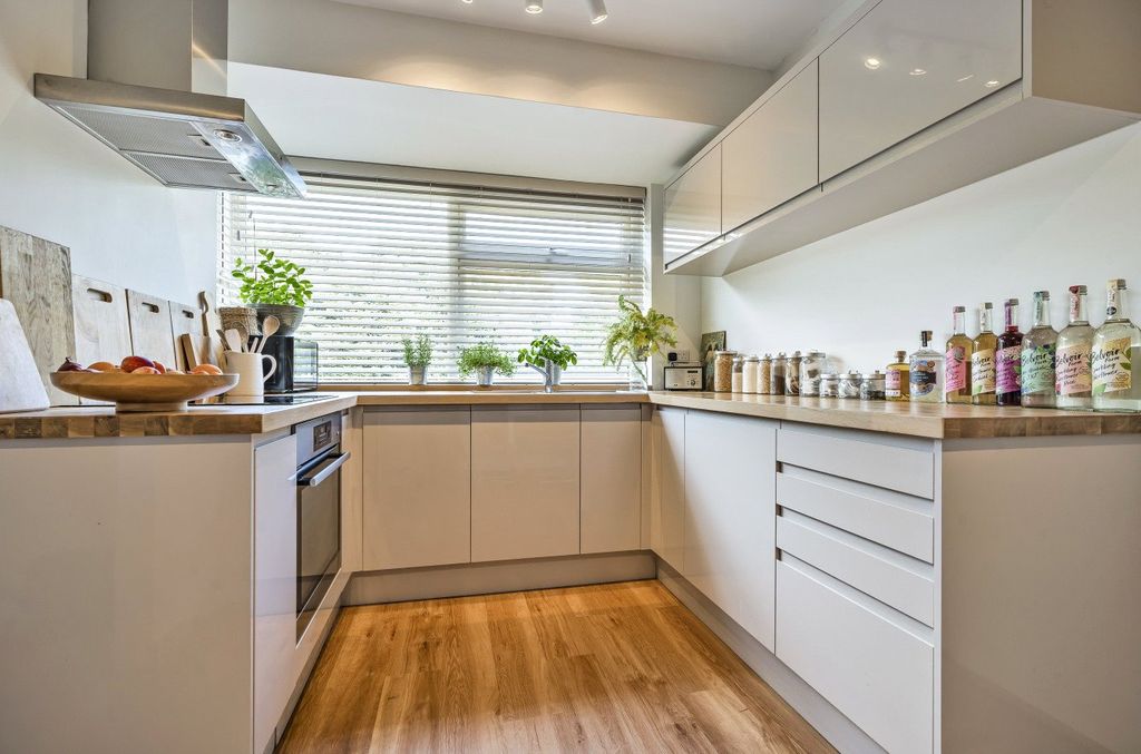 Property photo 2 of 16 Kitchen