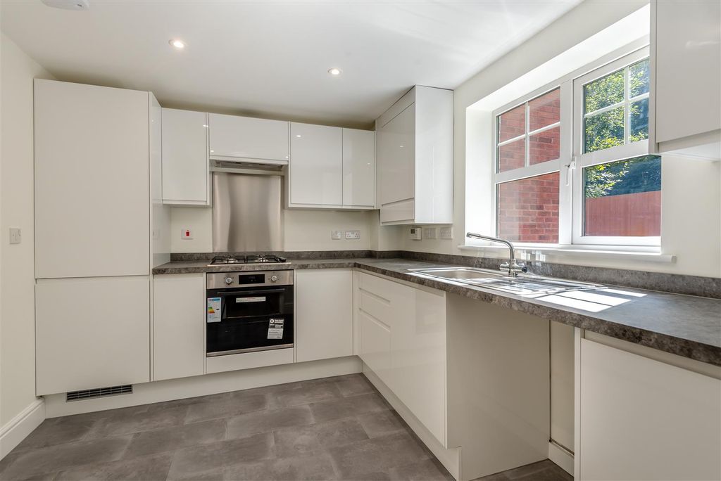 Property photo 3 of 15 8566513-Interior15.Jpg