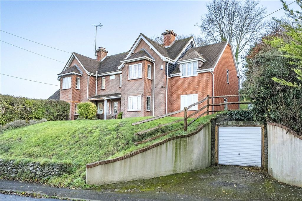 Property photo 1 of 10 Front